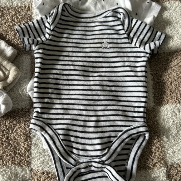 5 Gap NB bodysuits - Picture 6 of 7